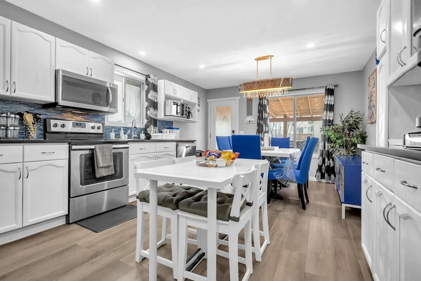 Holiday home 240 Spacious Modern Home W Ac Calgary Canada