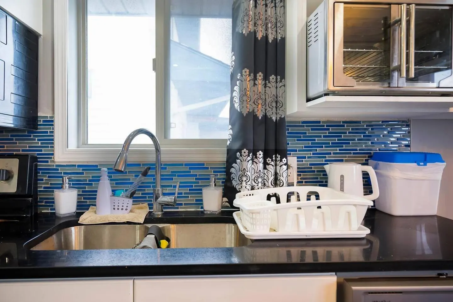 240 Spacious Modern Home W Ac Calgary