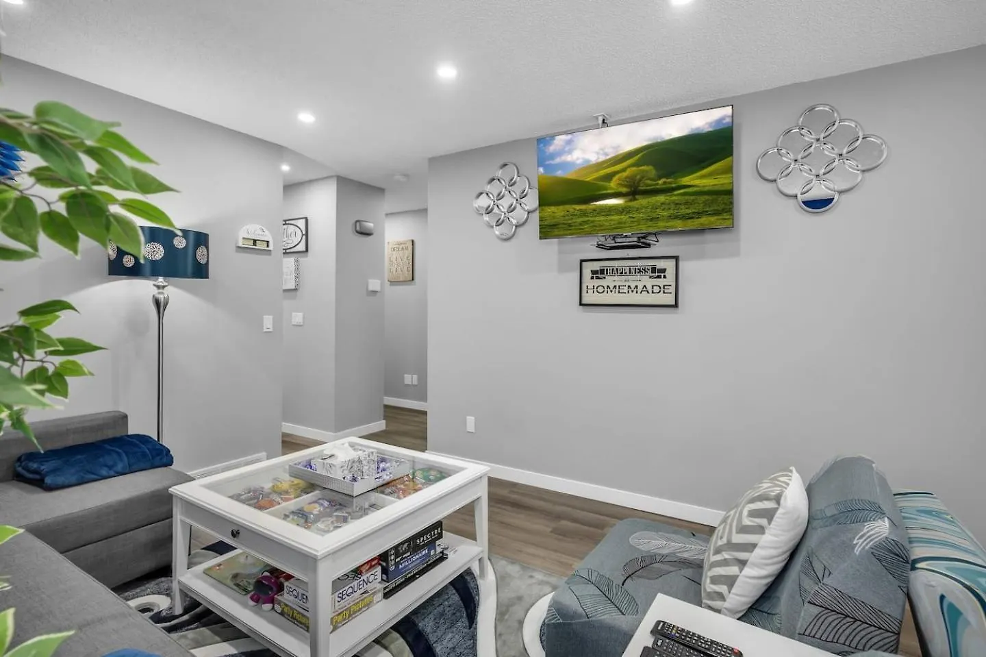 240 Spacious Modern Home W Ac Calgary