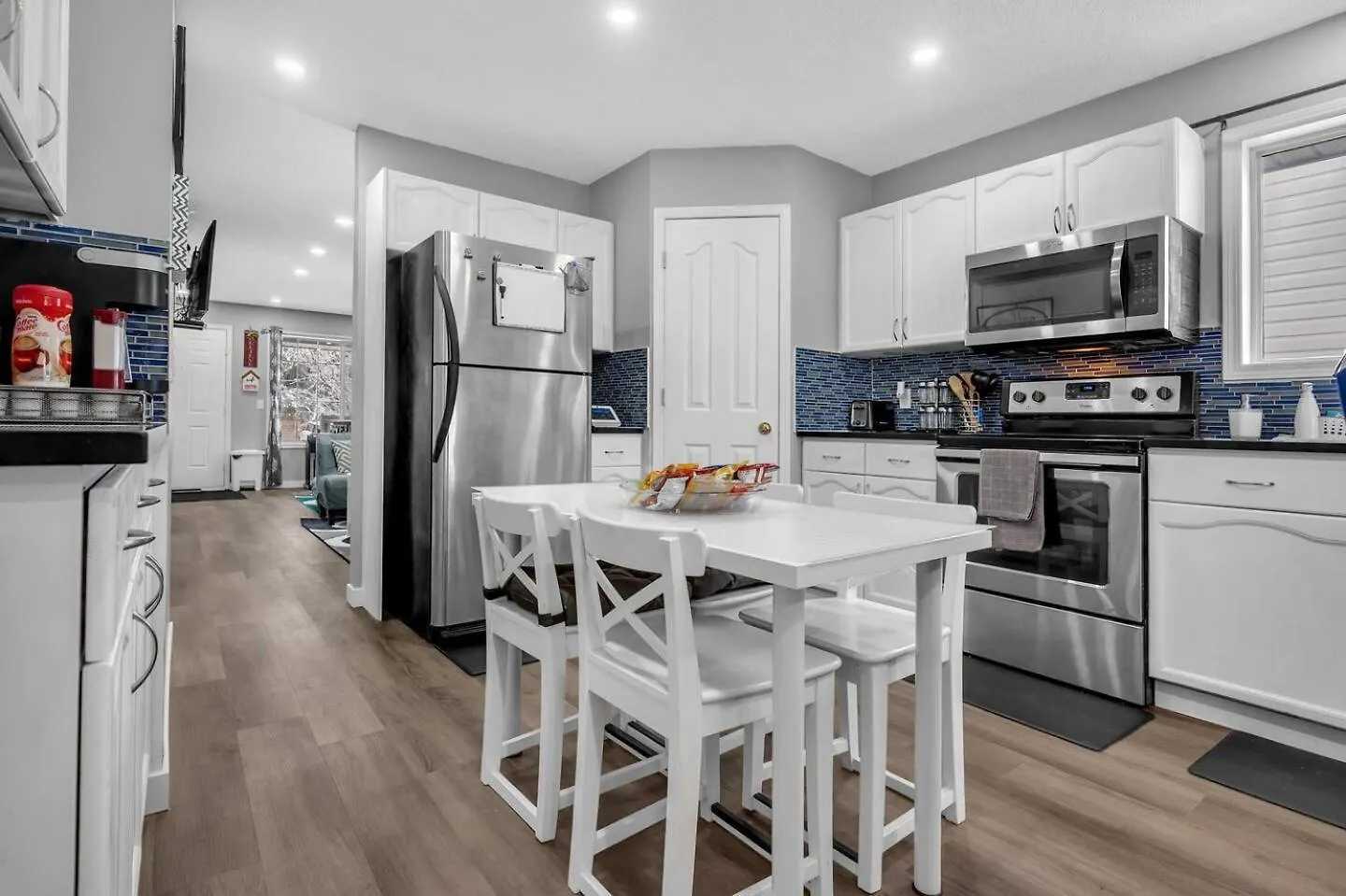 240 Spacious Modern Home W Ac Calgary Canada