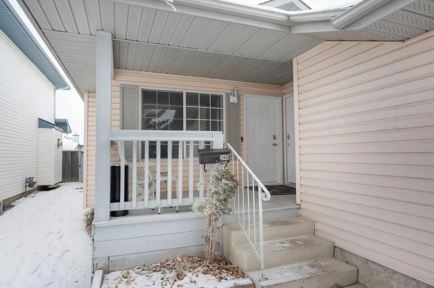 240 Spacious Modern Home W Ac Calgary