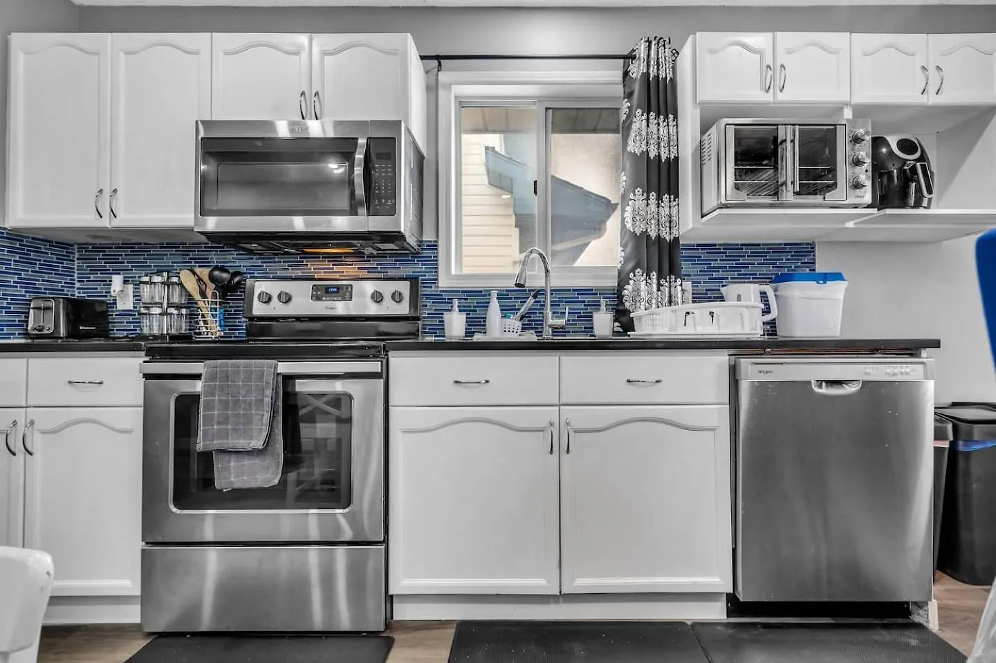 240 Spacious Modern Home W Ac Calgary 0*,